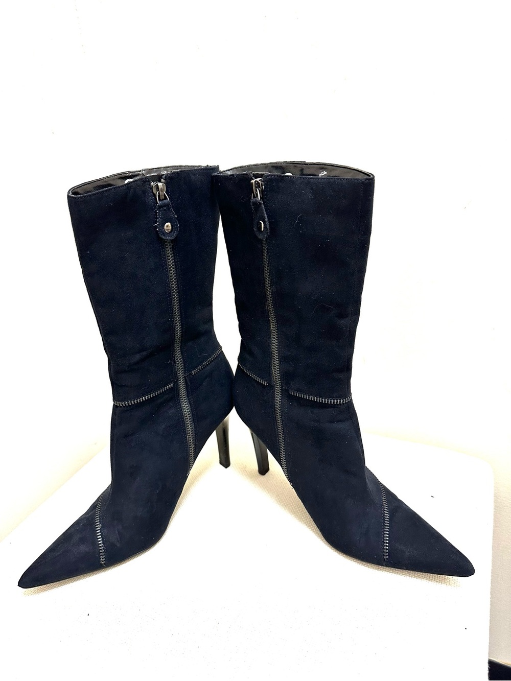 Carlos Santana women’s  boots.Very good condition. Sz 7 1/2 Small crack see pic